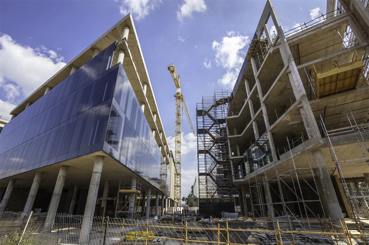 Construindo o futuro: componentes essenciais de hardware e seus processos de fabricação na indústria da construção